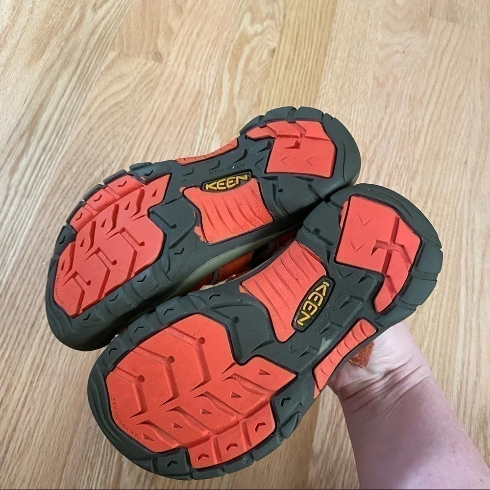 Keen Sandals Sz 1 Youth Kids Waterproof Orange Caged Toe Outdoors